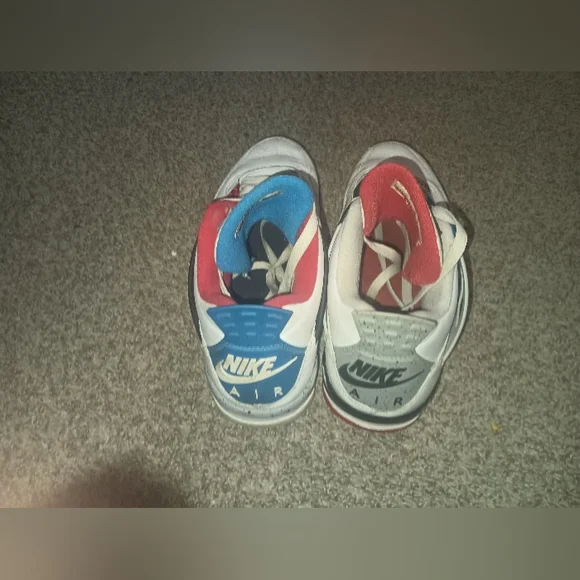 Air Jordan 4 Retro - Picture 7 of 11